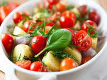 aardappelsalade met kerstomaatjes