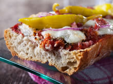 broodje  met rode pesto en mozzarella