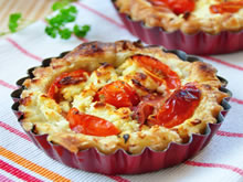 mini quiche met ricotta en tomaat
